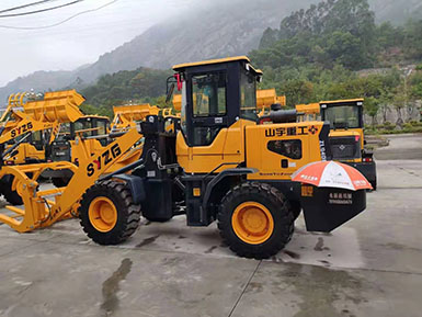 恭喜羅總喜提新車，山宇裝載機940走起，山宇重工，助您成功！